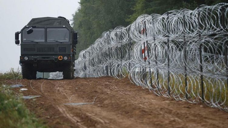بولندا تدرس إعلان حالة طوارئ على الحدود مع روسيا البيضاء مع تزايد المهاجرين