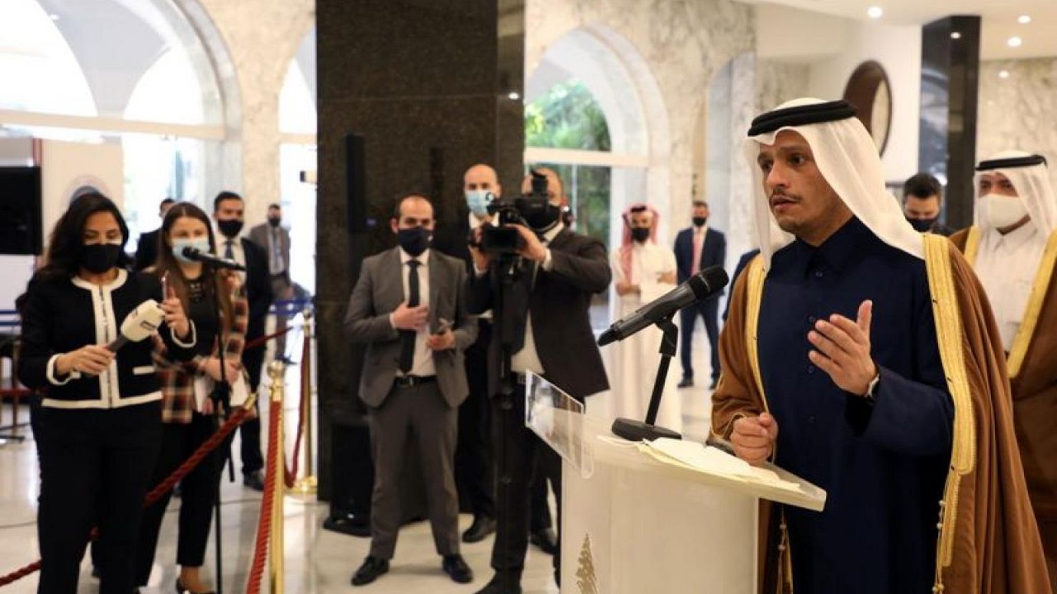 وزير خارجية قطر يقول عزل طالبان قد يؤدي لتفاقم زعزعة الاستقرار في أفغانستان