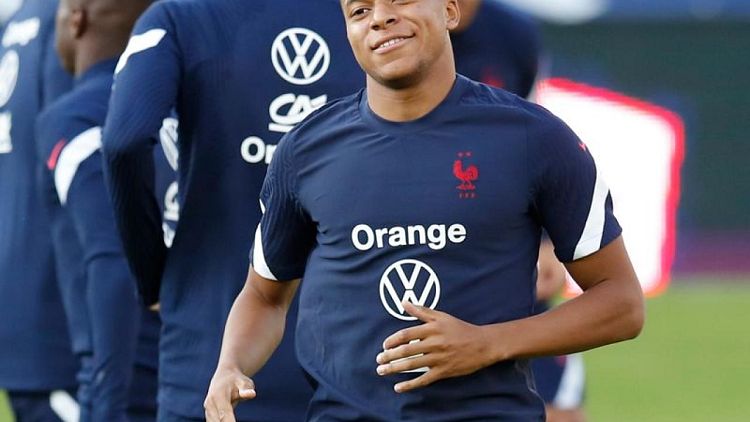 Soccer-Mbappe stays with PSG as Ronaldo completes United switch