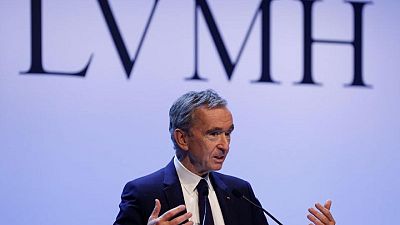 El multimillonario francés Bernard Arnault vende su participación en Carrefour