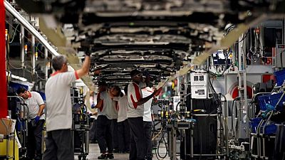 La actividad de las fábricas españolas se acelera en agosto pero la confianza cae -PMI