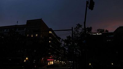 Tras Ida, Luisiana se enfrenta a un mes sin electricidad a medida que aumenta el calor Tras Ida, Luisiana se enfrenta a un mes sin electricidad a medida que aumenta el calor