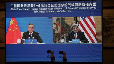 المبعوث الأمريكي للمناخ كيري يحث الصين على اتخاذ خطوات إضافية لخفض الانبعاثات