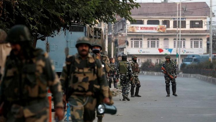 الهند تفرض إغلاقا في منطقة كشمير بعد دفن زعيم انفصالي