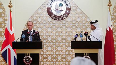 وزير خارجية بريطانيا يقول في قطر إن الأمر يتطلب التواصل مع طالبان