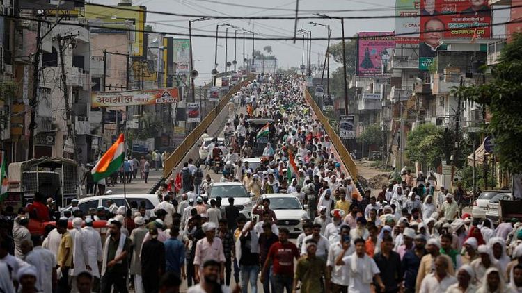 Hundreds of thousands of Indian farmers rally against farm laws