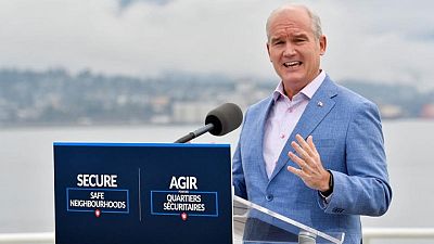 Canada opposition leader, under pressure, scraps vow to end assault-weapon ban Canada opposition leader, under pressure, scraps vow to end assault-weapon ban