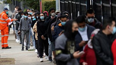 Se acelera la vacunación en los barrios más afectados de Sídney y los casos caen Se acelera la vacunación en los barrios más afectados de Sídney y los casos caen