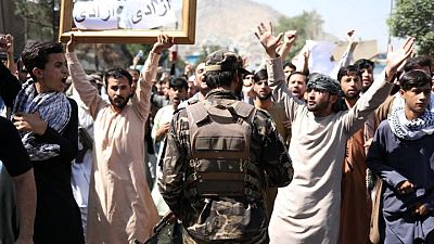 طالبان تطلق النار في الهواء لتفريق محتجين في كابول ولا أنباء عن إصابات