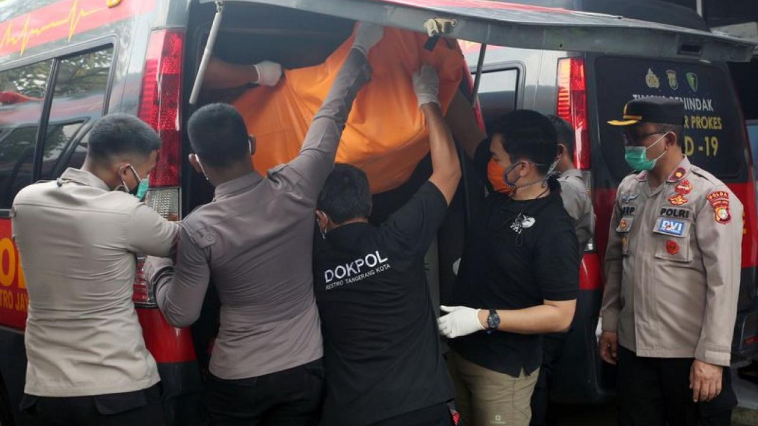 Mueren 41 personas en el incendio de una cárcel hacinada de Indonesia