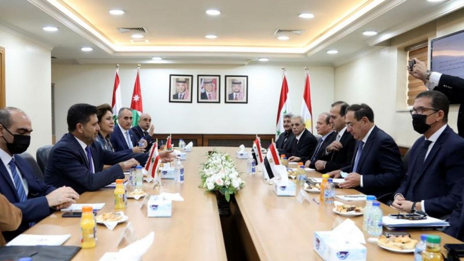وزير الطاقة اللبناني: نعمل مع البنك الدولي لتمويل خطة إمدادات الكهرباء