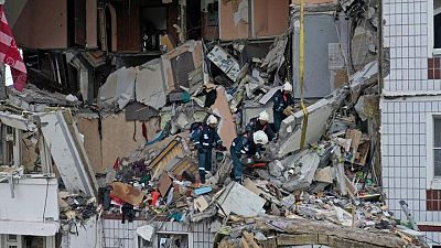 مقتل اثنين وإصابة عدد من الأشخاص في انفجار بمبنى سكني في روسيا