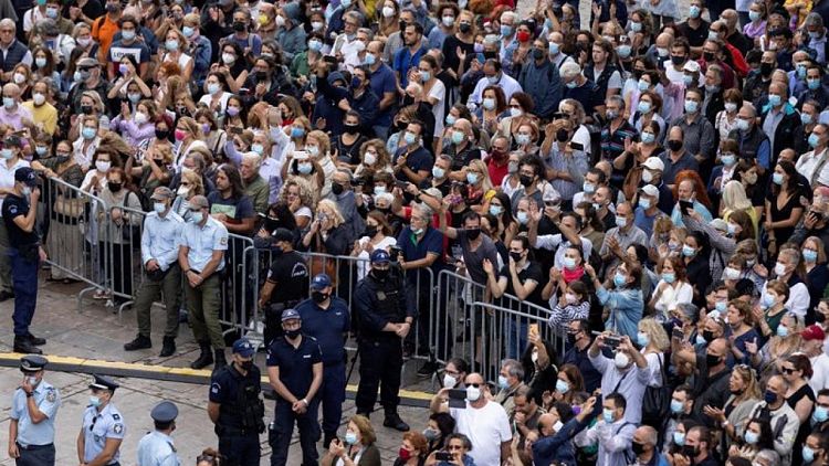 الآلاف يشاركون في مراسم تأبين الموسيقي اليوناني الشهير ثيودوراكيس