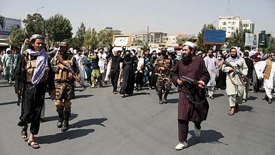 RESUMEN-El mundo desconfía del gobierno de los talibanes; afganos instan a que se respeten derechos