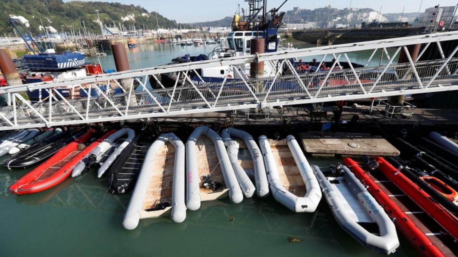 UK says it is ready to send migrant boats back to France