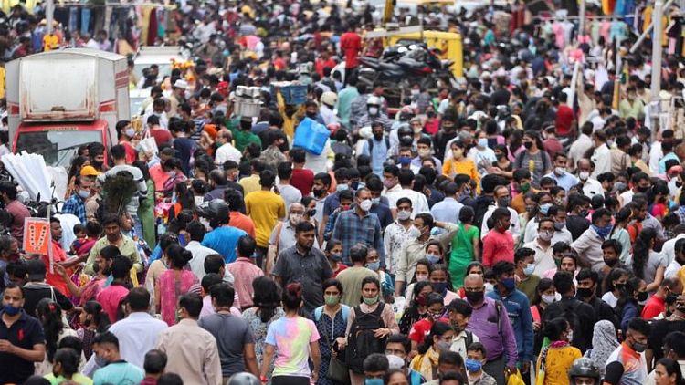 مومباي تستعد للاحتفال بأكبر مهرجاناتها برغم تزايد حالات كوفيد-19