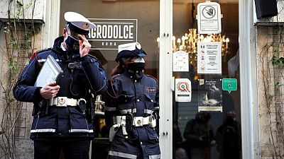 الشرطة الإيطالية تحذر من هجمات مسلحة قد يشنها مناهضو التطعيم