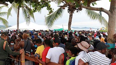 Migrantes con destino a EEUU siguen atrapados en pueblo costero de Colombia Migrantes con destino a EEUU siguen atrapados en pueblo costero de Colombia