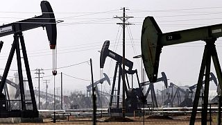 النفط يتقدم صوب 73 دولارا بدعم شح الإمدادات الأمريكية ومكالمة بايدن وشي