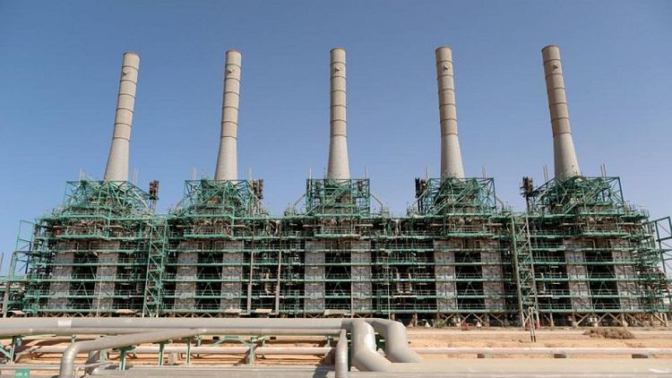 مؤسسة النفط الليبية تقول إن التحميل استؤنف بميناءي السدرة وراس لانوف