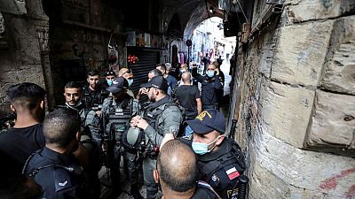 مسؤولون: قوات إسرائيلية تقتل مهاجما فلسطينيا بالرصاص في القدس القديمة مسؤولون: قوات إسرائيلية تقتل مهاجما فلسطينيا بالرصاص في القدس القديمة