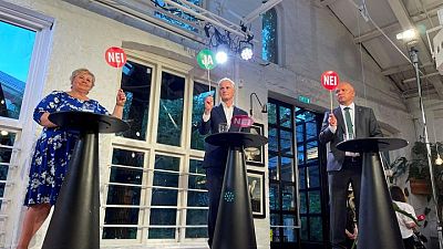 Norwegians begin voting in election centred on oil, equality Norwegians begin voting in election centred on oil, equality