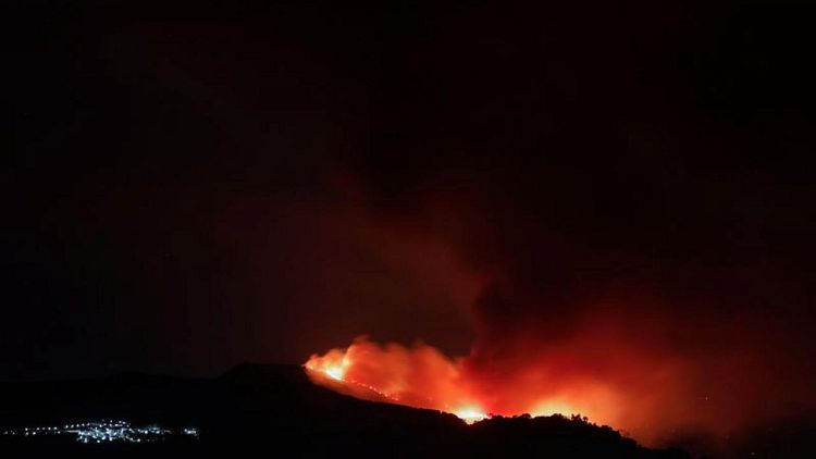 Spanish wildfire rages for sixth day as evacuees start to return home