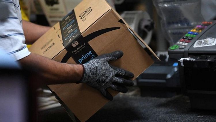 Exclusive-Amazon hikes starting pay to $18 an hour as it hires for 125,000 more logistics jobs