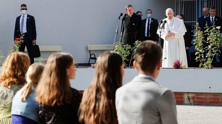 Pope honors Slovak Holocaust victims on site of demolished synagogue