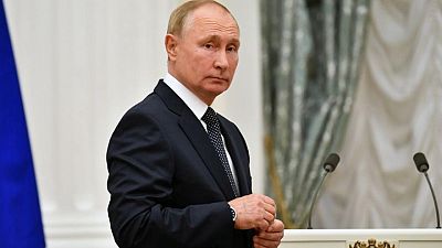 Putin se autoaísla mientras personas de su entorno enferman por COVID-19