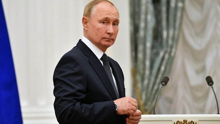 Putin se autoaísla mientras personas de su entorno enferman por COVID-19