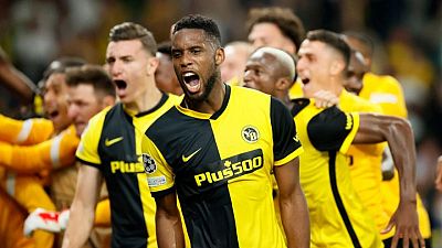 Soccer-Siebatcheu earns Young Boys late win over 10-man Man United Soccer-Siebatcheu earns Young Boys late win over 10-man Man United
