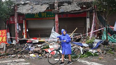 China pone en marcha los servicios de emergencia tras un terremoto que deja al menos tres muertos