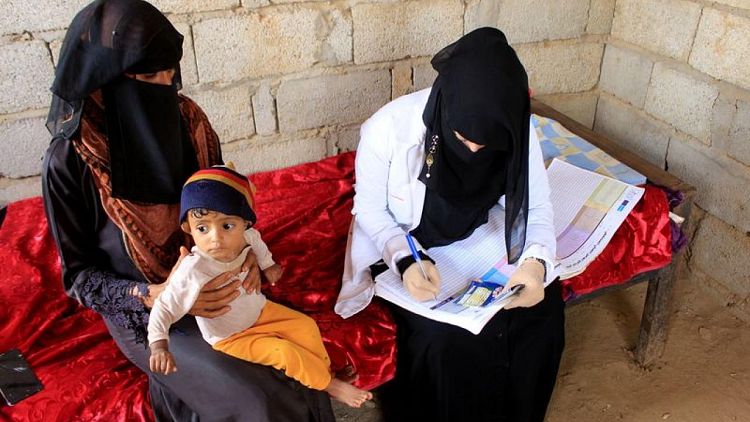 Yemeni gives her time and wages to treat children malnourished by war