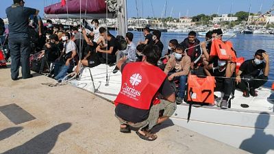 (v. 'Migranti: barca con 70 persone arenata...' delle 09:33)