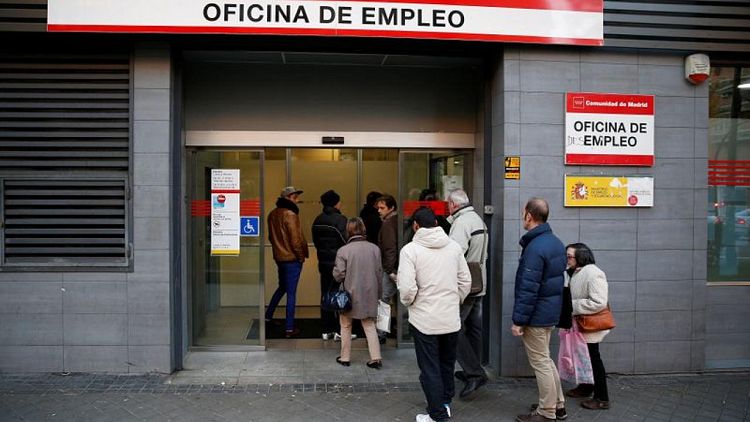 Alza del salario mínimo en España será retroactiva desde el 1 de septiembre: Gobierno