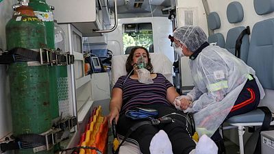 Brasil registra 8.668 nuevos casos y otras 243 muertes por COVID-19