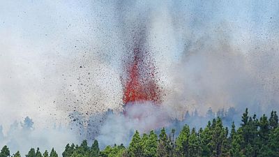 La aerolínea canaria Binter cancela sus vuelos tras la erupción volcánica en La Palma