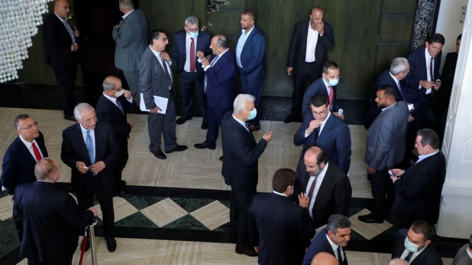 انقطاع الكهرباء قبل جلسة برلمانية للاقتراع على حكومة لبنان 