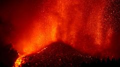 La Palma volcano is 'a great show' and safe for tourists says Spanish minister