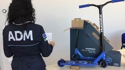 Adm, classificati come 'giocattoli' e senza esatta provenienza Adm, classificati come 'giocattoli' e senza esatta provenienza