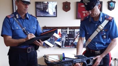 Denunciato 46enne accusato di avere scagliato dardo contro casa Denunciato 46enne accusato di avere scagliato dardo contro casa