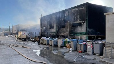 Vigili del Fuoco impegnati tutta la notte per spegnere rogo Vigili del Fuoco impegnati tutta la notte per spegnere rogo