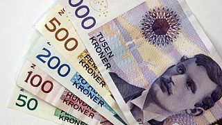 Corona noruega lidera avance ante dólar tras decisión de tasas del Norges Bank