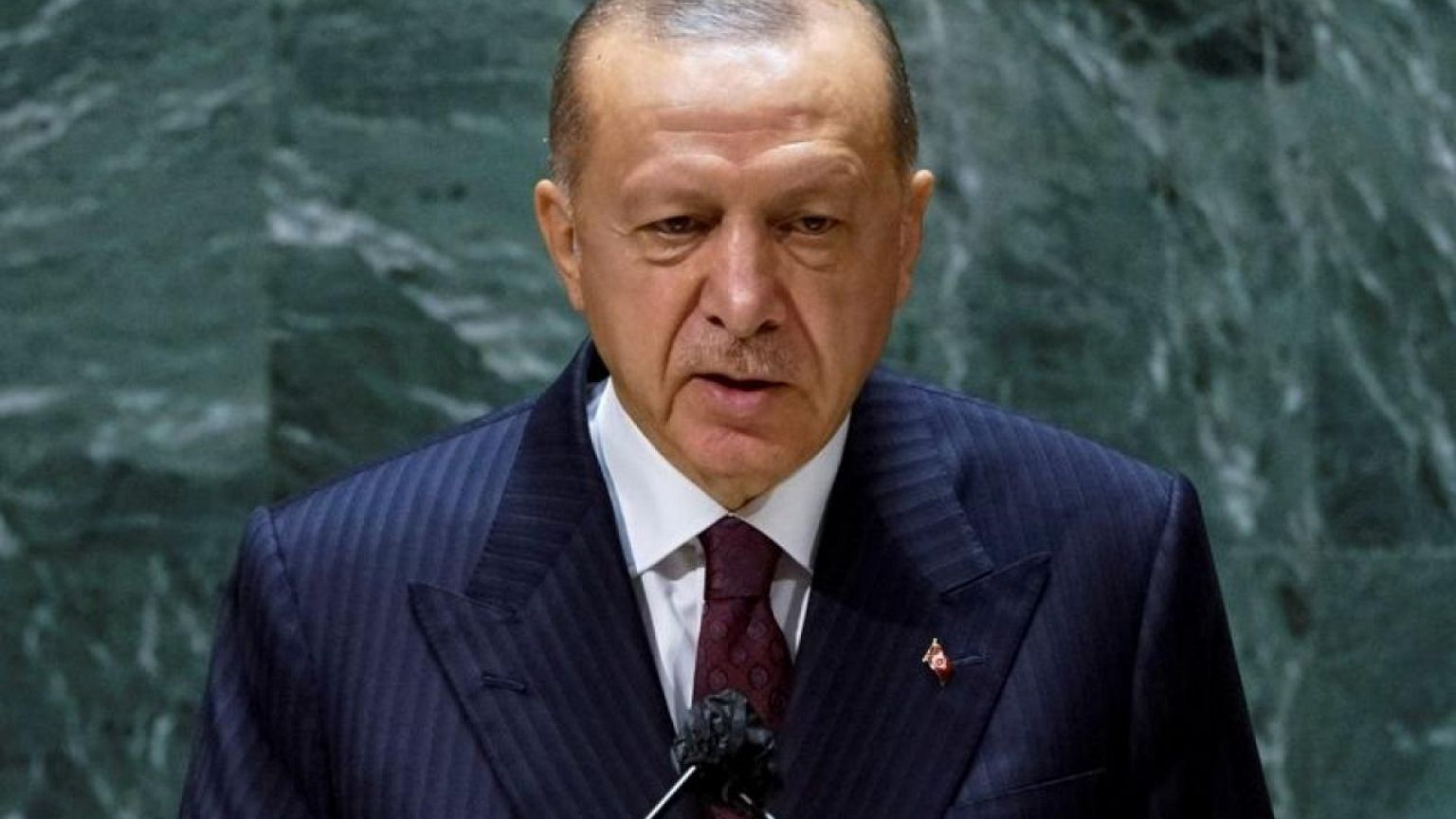 أردوغان يجري تغييرات بلجنة السياسة النقدية بالمركزي والليرة تهوي لمستوى قياسي