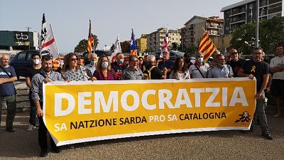 Manifestazione improvvisata dopo arresto ex presidente Manifestazione improvvisata dopo arresto ex presidente