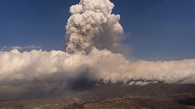 Iberia y Binter cancelan algunos vuelos a La Palma por las cenizas volcánicas