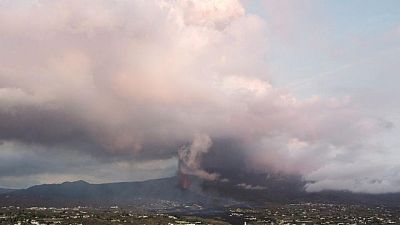Evacuados tres pueblos más en La Palma al intensificarse la erupción volcánica