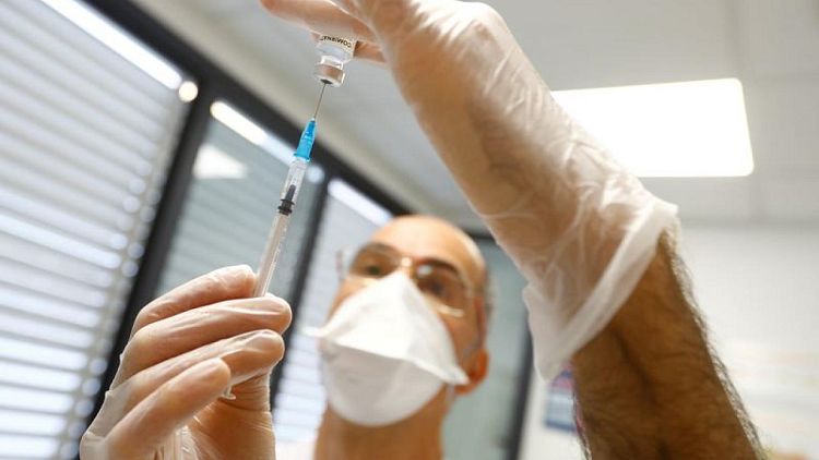 La tasa de infección por COVID-19 en España vuelve a subir al nivel de "riesgo medio"
