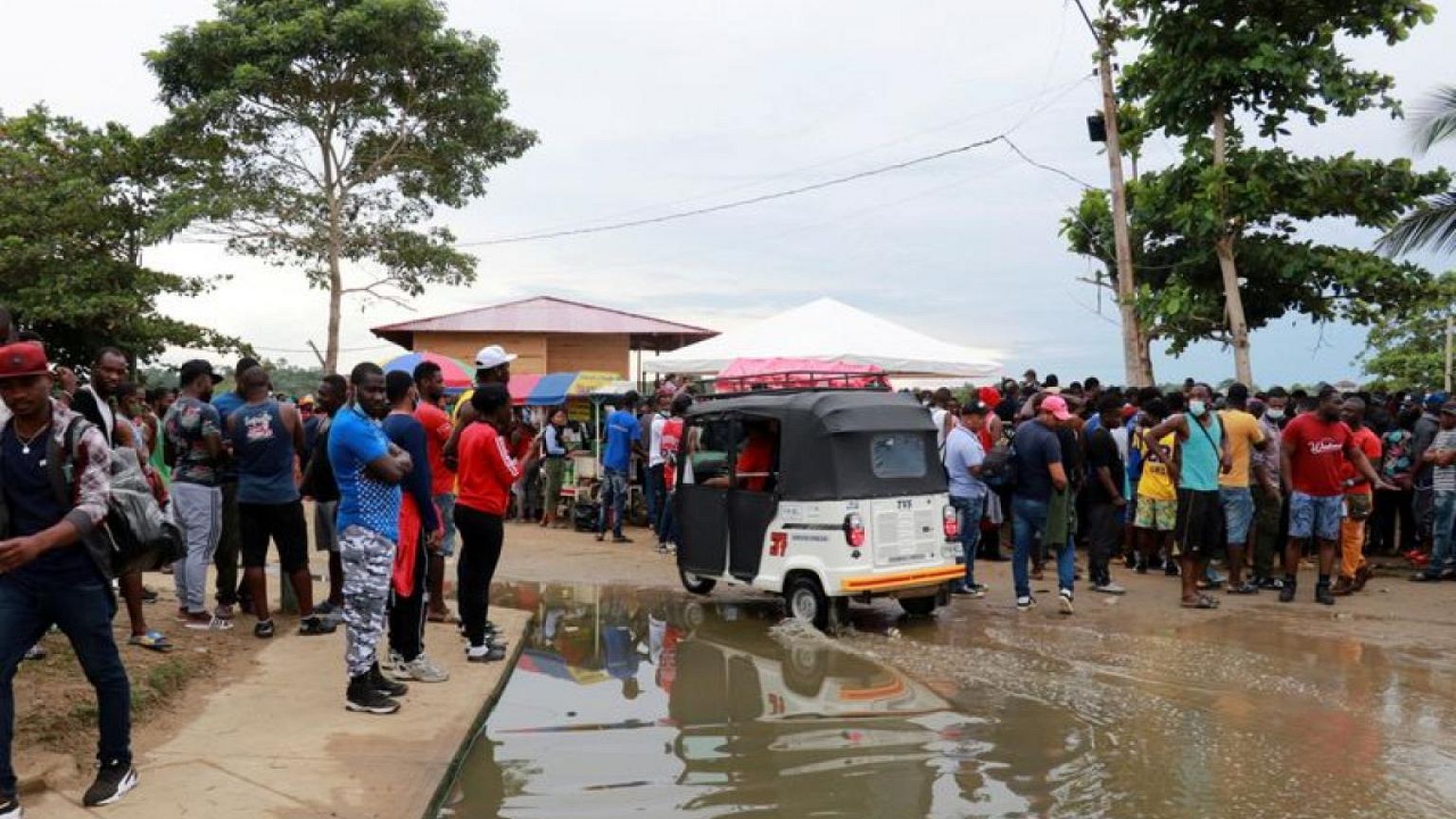 Migrantes haitianos en Colombia sopesan su viaje a Estados Unidos tras deportaciones